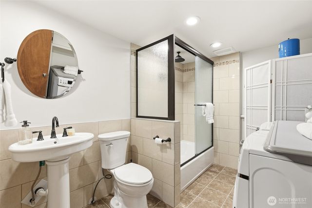 16543 NE 46th Street, Redmond, WA 98052