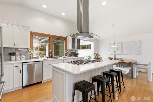 16543 NE 46th Street, Redmond, WA 98052