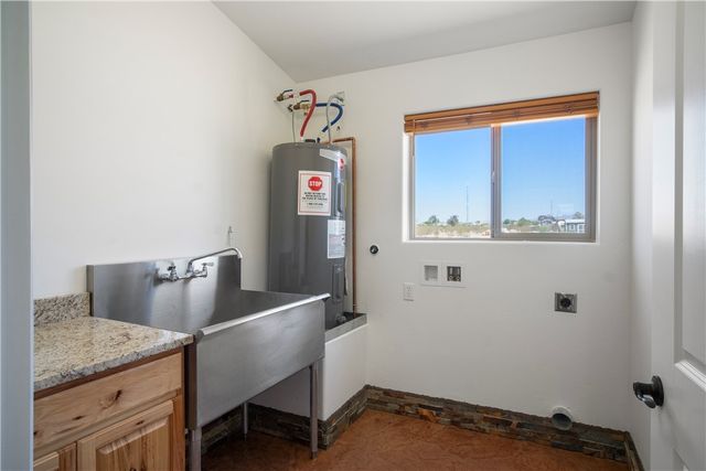 3328 N Mobile Road, Golden Valley, AZ 86413