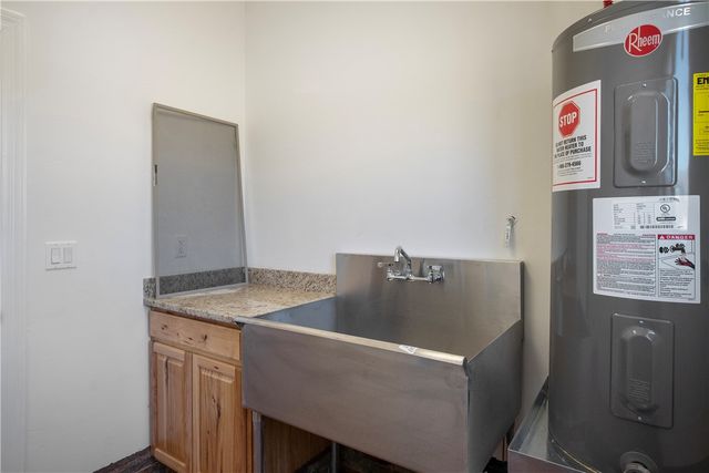 3328 N Mobile Road, Golden Valley, AZ 86413