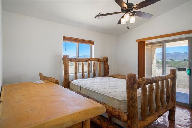 3328 N Mobile Road, Golden Valley, AZ 86413