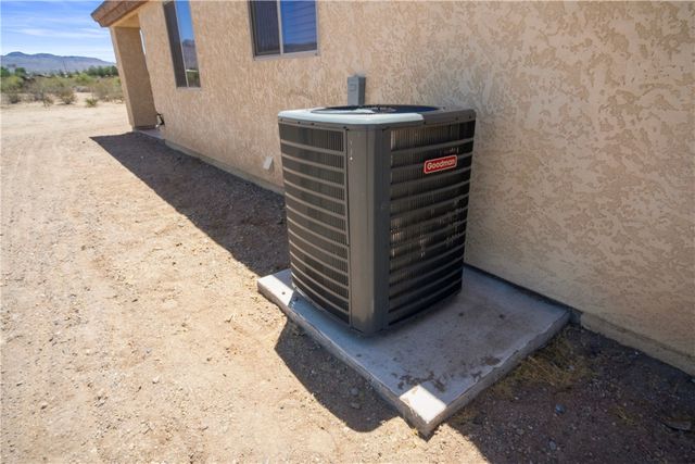 3328 N Mobile Road, Golden Valley, AZ 86413