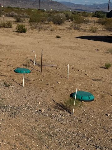 3328 N Mobile Road, Golden Valley, AZ 86413