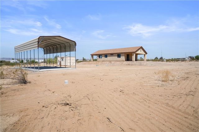 3328 N Mobile Road, Golden Valley, AZ 86413