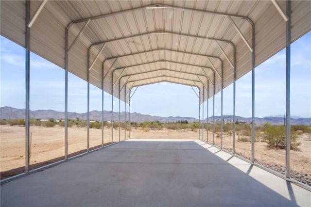 3328 N Mobile Road, Golden Valley, AZ 86413