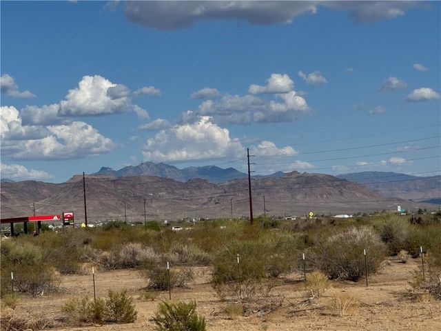 3328 N Mobile Road, Golden Valley, AZ 86413