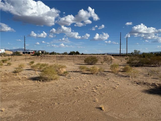 3328 N Mobile Road, Golden Valley, AZ 86413