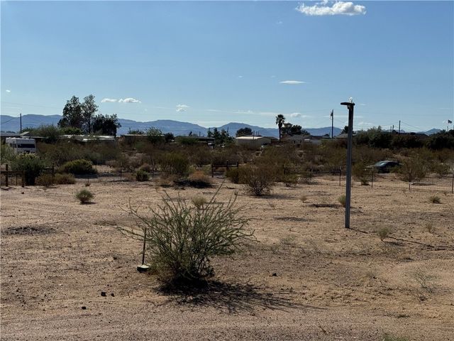 3328 N Mobile Road, Golden Valley, AZ 86413