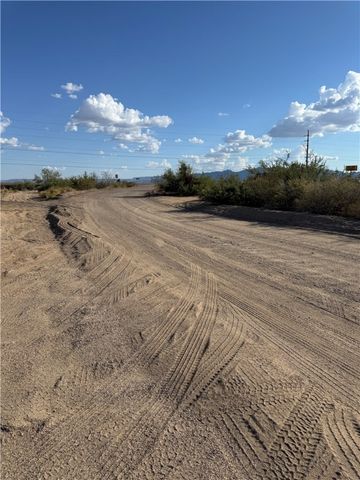 3328 N Mobile Road, Golden Valley, AZ 86413