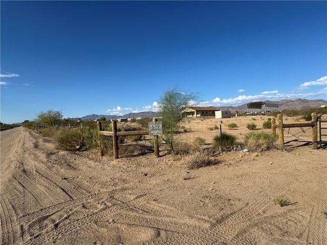 3328 N Mobile Road, Golden Valley, AZ 86413