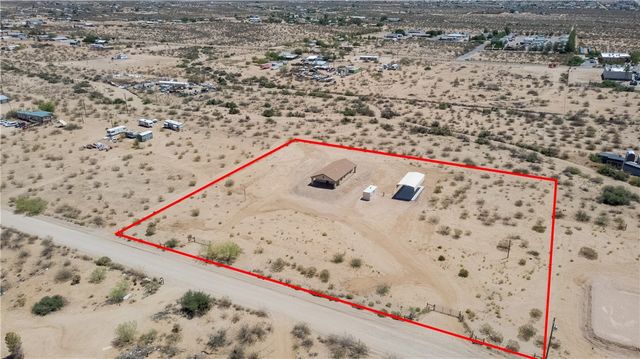 3328 N Mobile Road, Golden Valley, AZ 86413