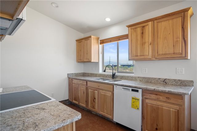 3328 N Mobile Road, Golden Valley, AZ 86413