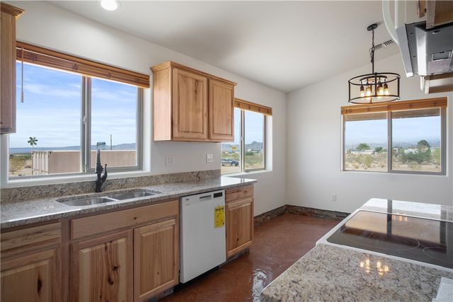 3328 N Mobile Road, Golden Valley, AZ 86413