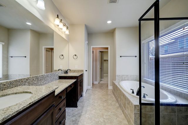 13207 Lone Creek Lane, Pearland, TX 77584