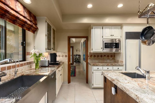 7250 E Ventana Canyon Drive, Tucson, AZ 85750