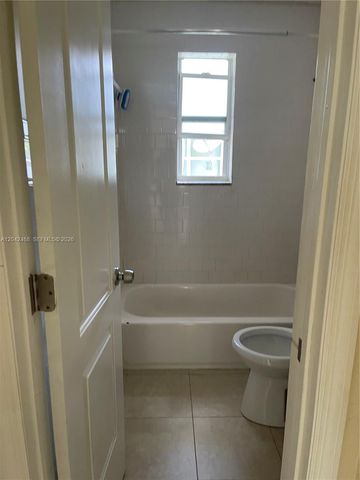 16041 NE 18th Pl 1, North Miami Beach, FL 33162