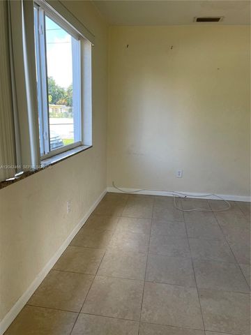 16041 NE 18th Pl 1, North Miami Beach, FL 33162