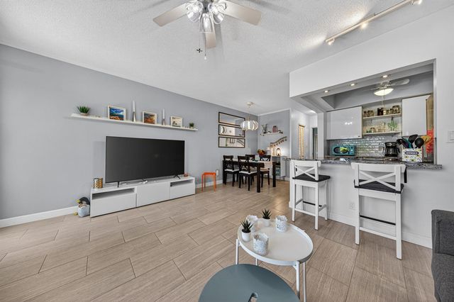 3201 SE 10th Street A11, Pompano Beach, FL 33062