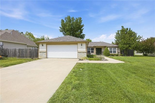 218 Hillside Drive, Baldwin City, KS 66006