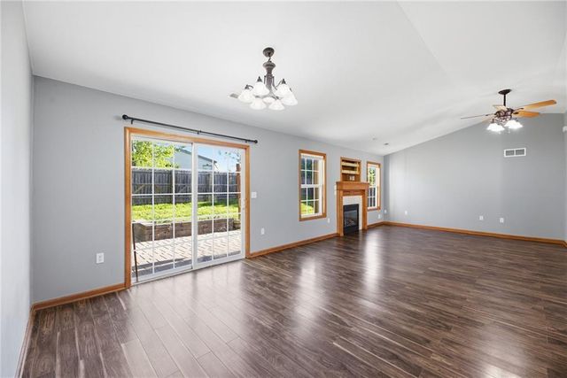 218 Hillside Drive, Baldwin City, KS 66006