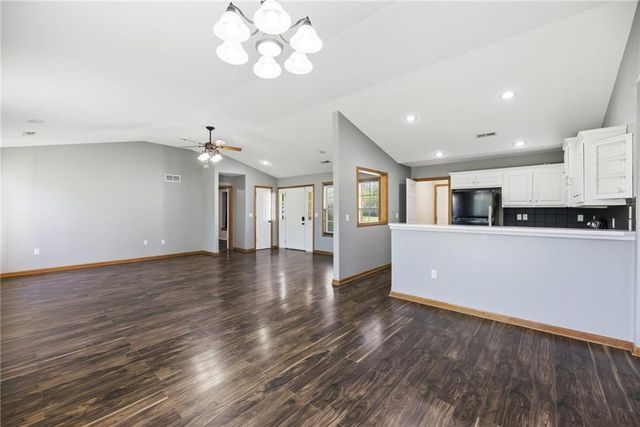 218 Hillside Drive, Baldwin City, KS 66006