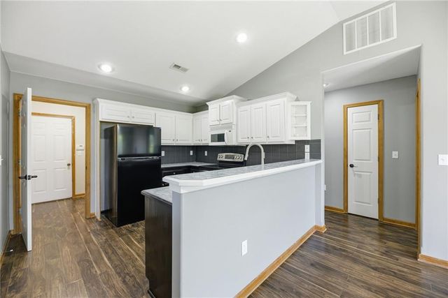 218 Hillside Drive, Baldwin City, KS 66006
