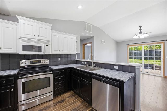 218 Hillside Drive, Baldwin City, KS 66006