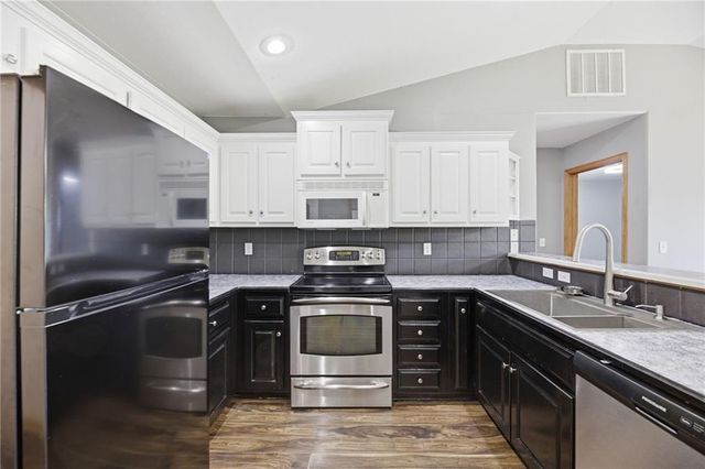 218 Hillside Drive, Baldwin City, KS 66006