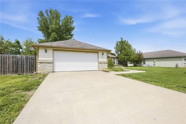 218 Hillside Drive, Baldwin City, KS 66006