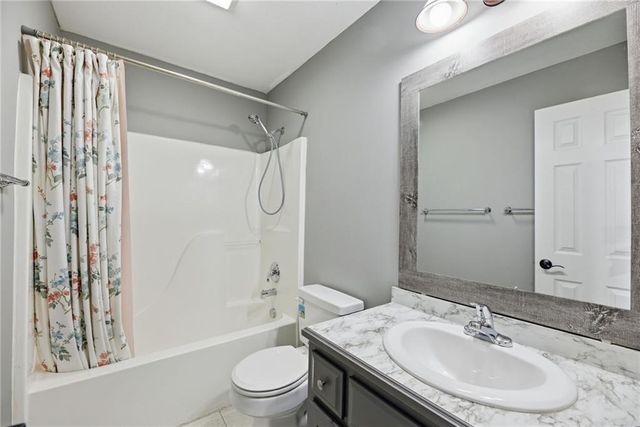 218 Hillside Drive, Baldwin City, KS 66006