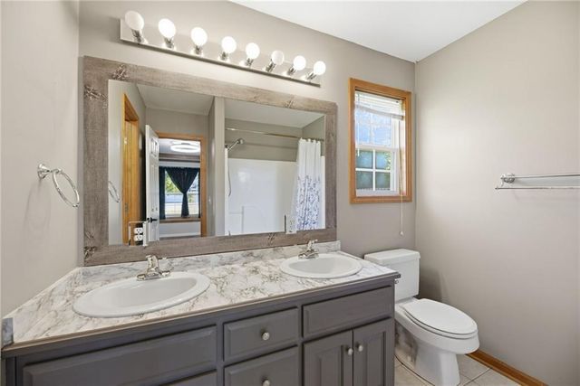 218 Hillside Drive, Baldwin City, KS 66006