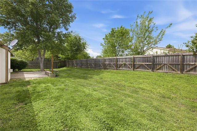 218 Hillside Drive, Baldwin City, KS 66006