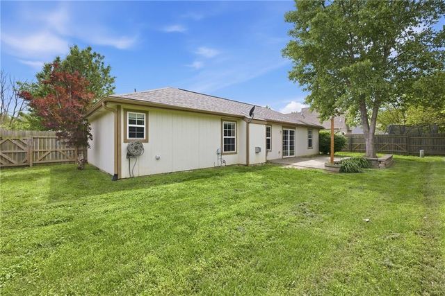 218 Hillside Drive, Baldwin City, KS 66006