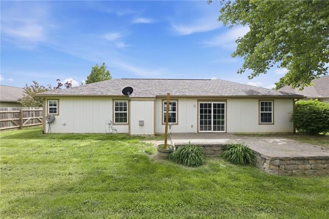 218 Hillside Drive, Baldwin City, KS 66006