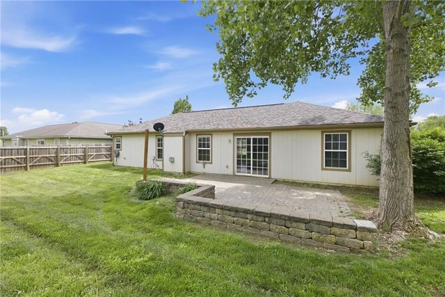 218 Hillside Drive, Baldwin City, KS 66006