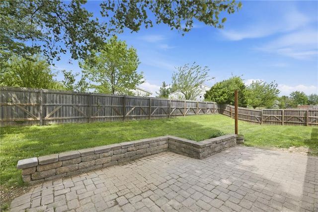 218 Hillside Drive, Baldwin City, KS 66006