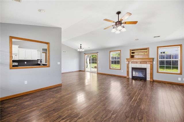 218 Hillside Drive, Baldwin City, KS 66006