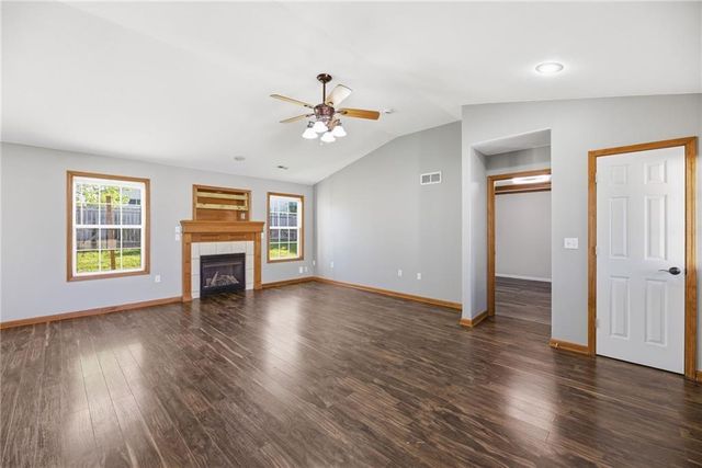218 Hillside Drive, Baldwin City, KS 66006