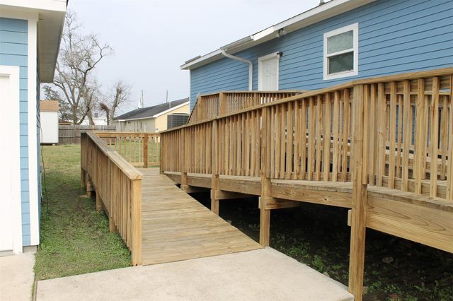 2503 Deats Road, Dickinson, TX 77539