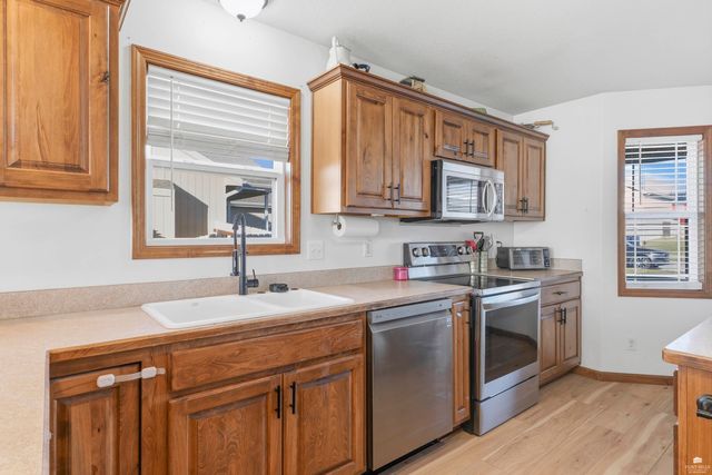 916 Meadowbrooke Lane, Junction City, KS 66441