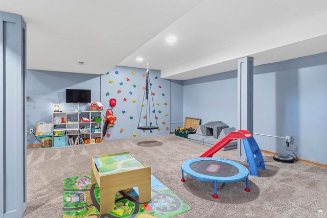 916 Meadowbrooke Lane, Junction City, KS 66441