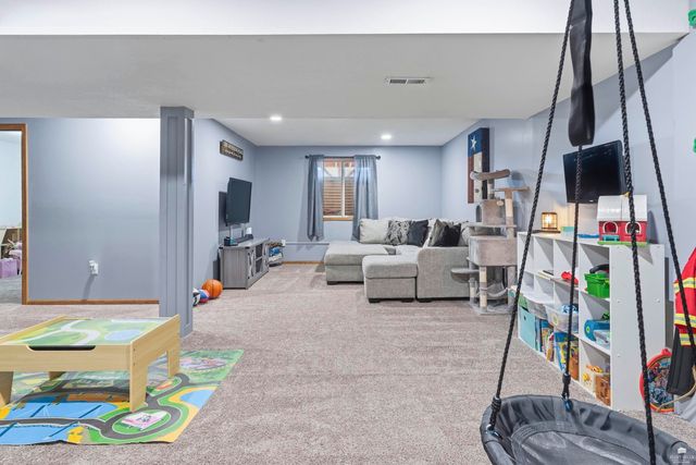 916 Meadowbrooke Lane, Junction City, KS 66441