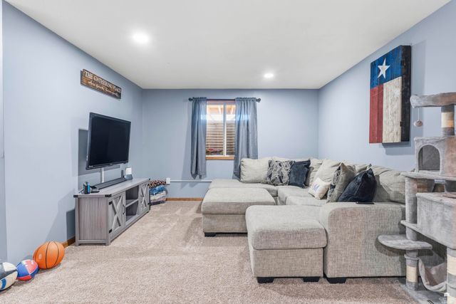 916 Meadowbrooke Lane, Junction City, KS 66441