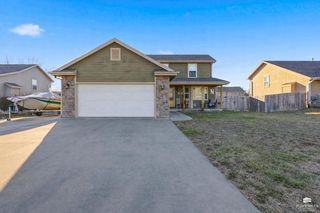 916 Meadowbrooke Lane, Junction City, KS 66441