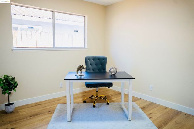 703 Prospector Dr, Stockton, CA 95210