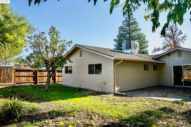 703 Prospector Dr, Stockton, CA 95210