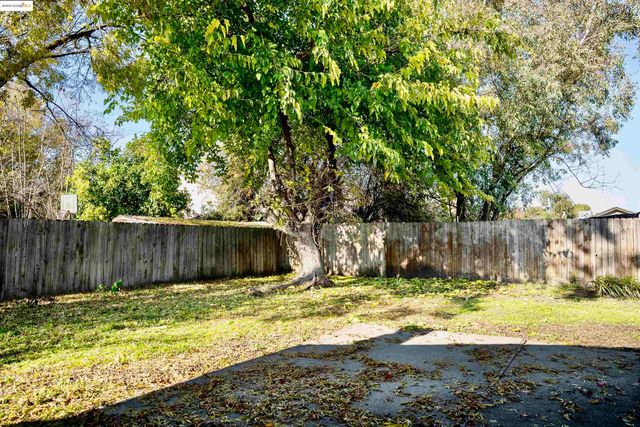 703 Prospector Dr, Stockton, CA 95210