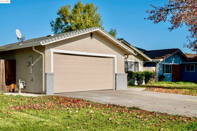 703 Prospector Dr, Stockton, CA 95210
