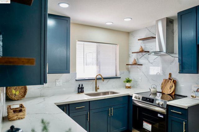 703 Prospector Dr, Stockton, CA 95210