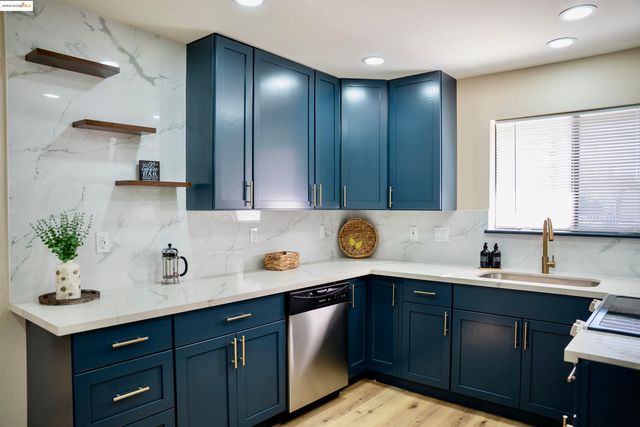 703 Prospector Dr, Stockton, CA 95210